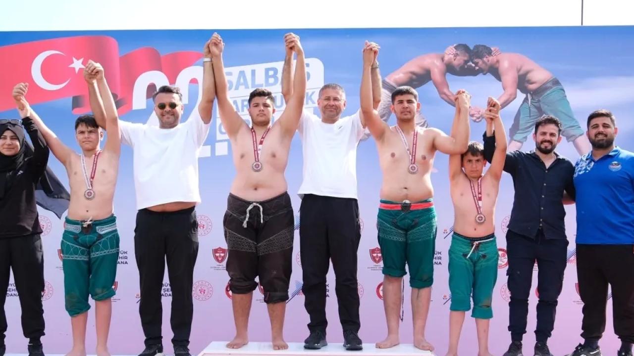Adana'da Salbaş Karakucak Güreşleri coşkusu