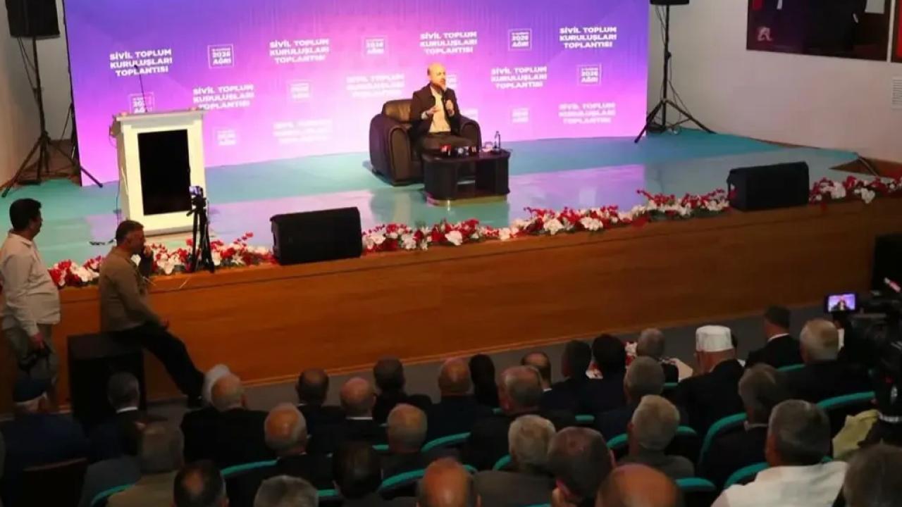 Ağrı Valisi Önder Bozkurt, Bilal Erdoğan’ın katıldığı STK toplantısında