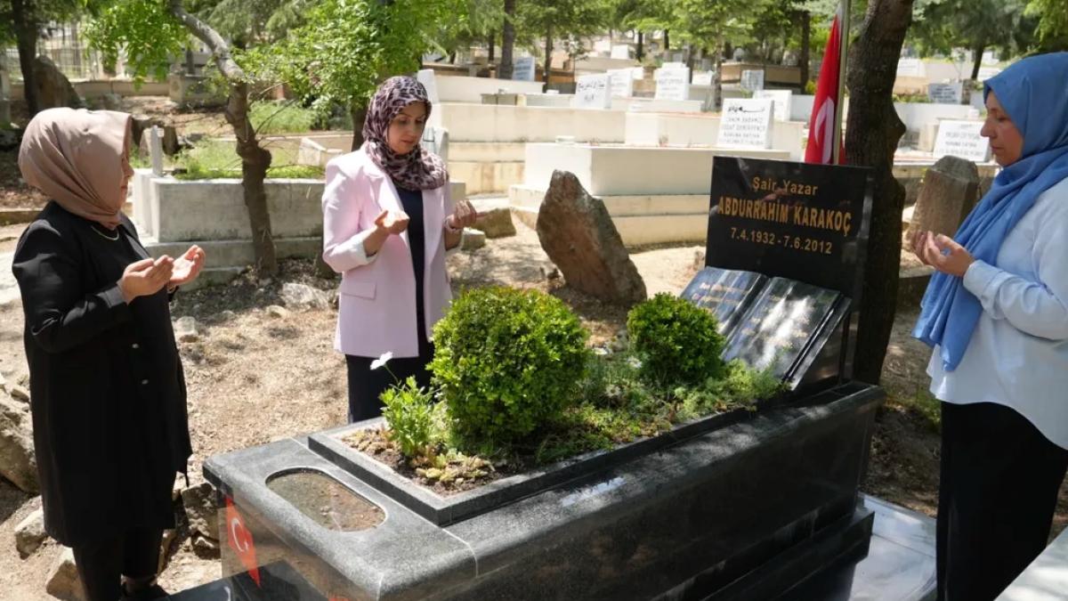 Ankara Keçiören'de Abdurrahim Karakoç'un kabri yenilendi