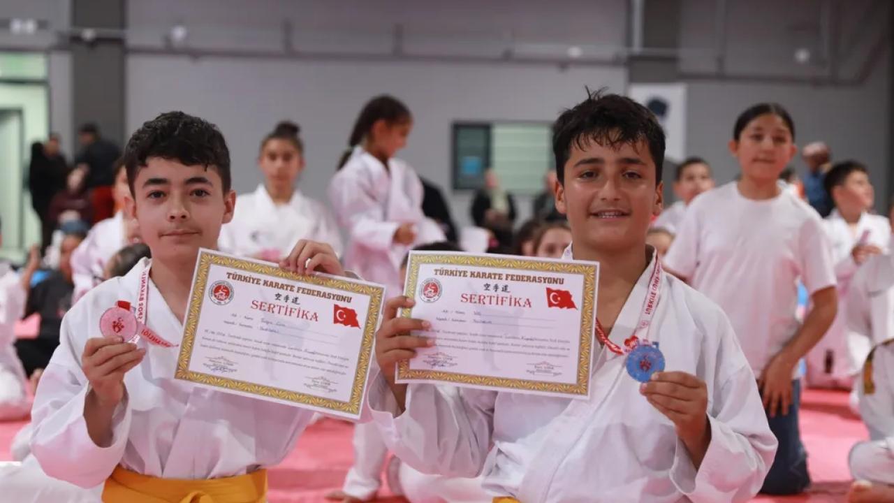 Ankara Keçiören’in sporcuları Karate Kuşak Sınavında ter döktü