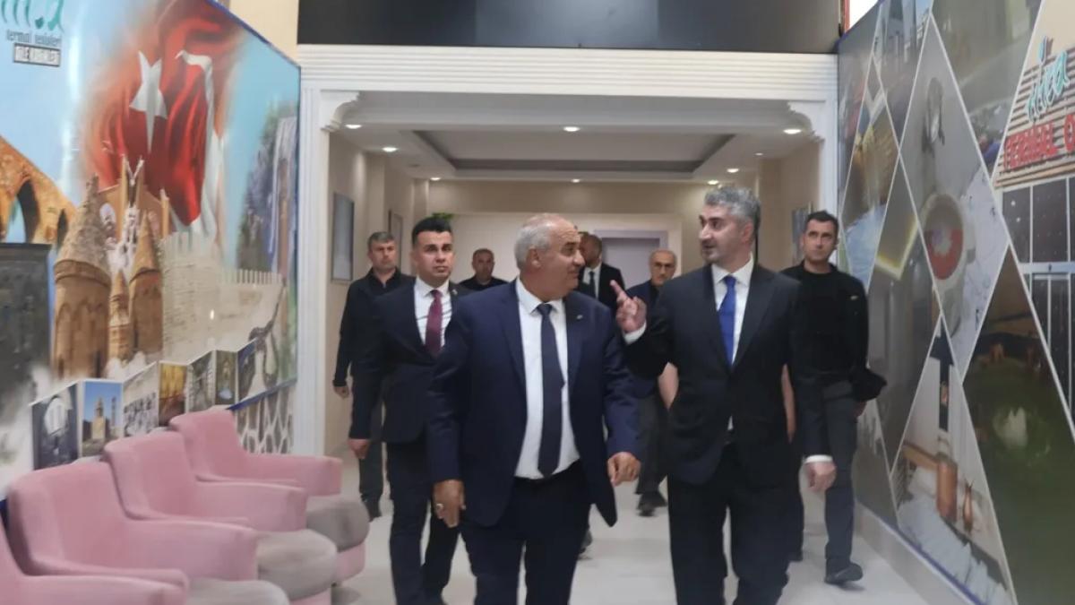 Bakan Yardımcısı Tarıkdaroğlu Aziziye’de