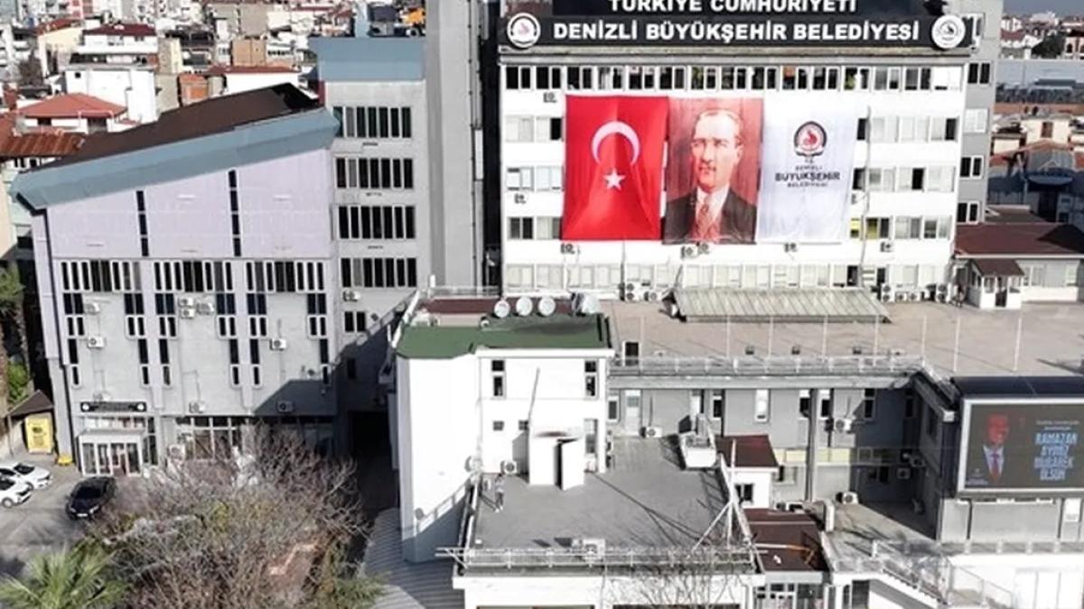 Denizli Büyükşehir’den öğrencilere test kitabı desteği