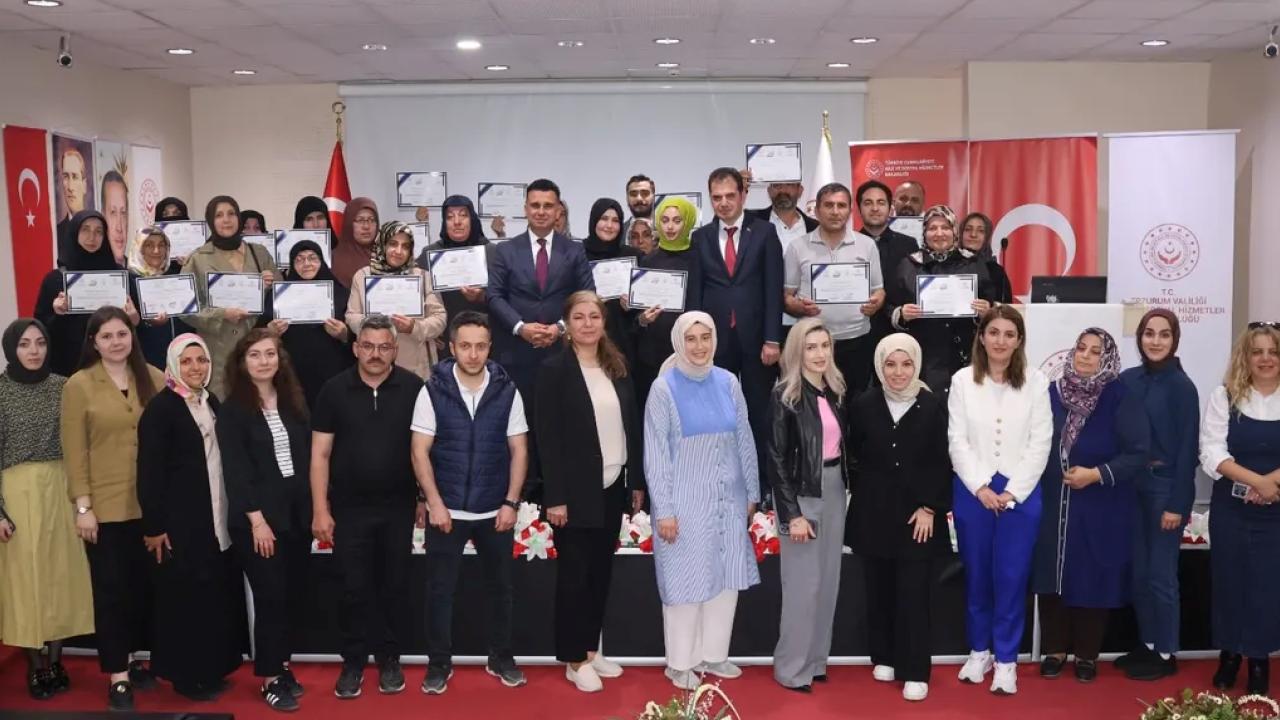 Erzurum’da “Benim Köklü Ailem” projesinde sertifika sevinci