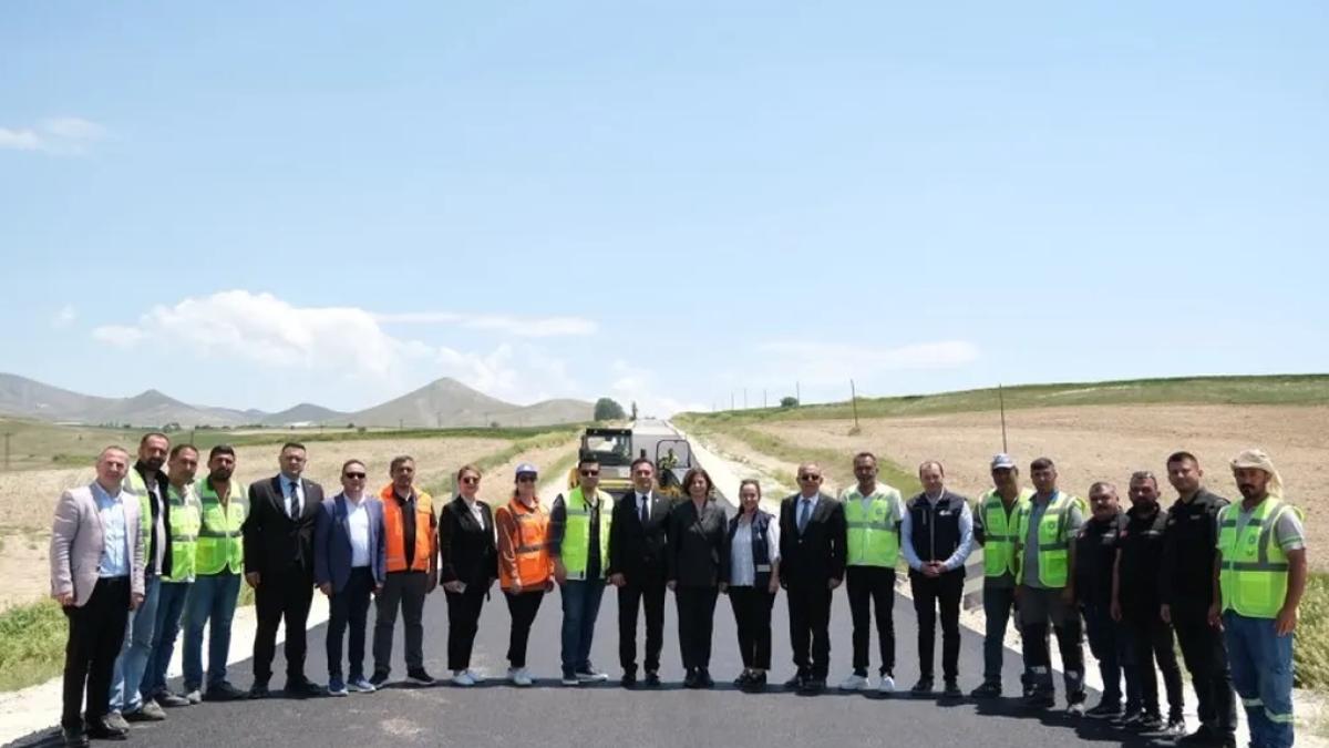 Eskişehir’de Sivrihisar-Çeltik yolunda asfalt çalışması