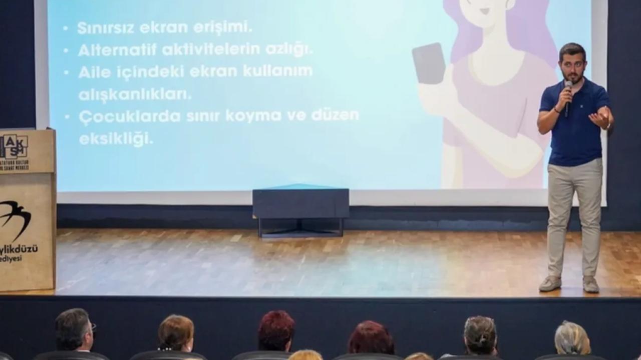 İstanbul Beylikdüzü'nde ebeveynlere ekran bağımlılığı farkındalığı