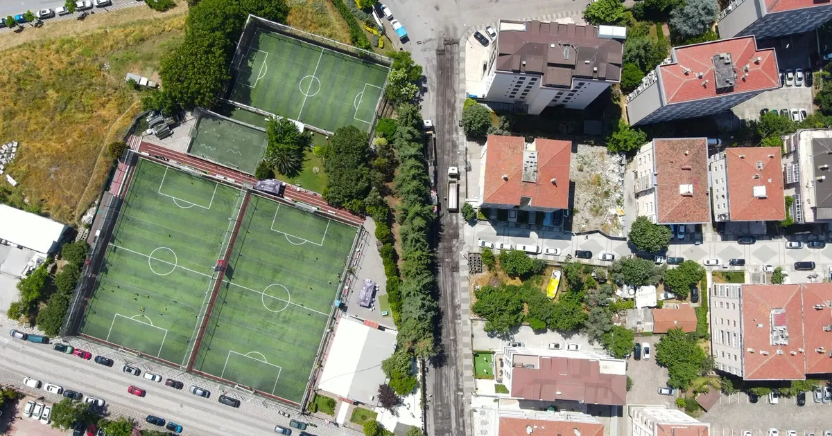 İstanbul Maltepe’nin sokaklarına yaz bakımı