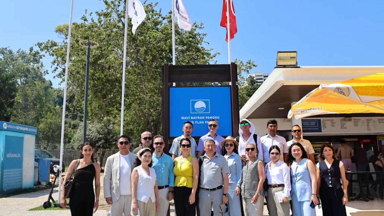 Kırgız heyet Antalya’nın mavi bayraklı plajlarını inceledi