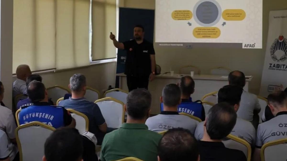 Kocaeli Büyükşehir Zabıtası’na olay yeri yönetimi eğitimi