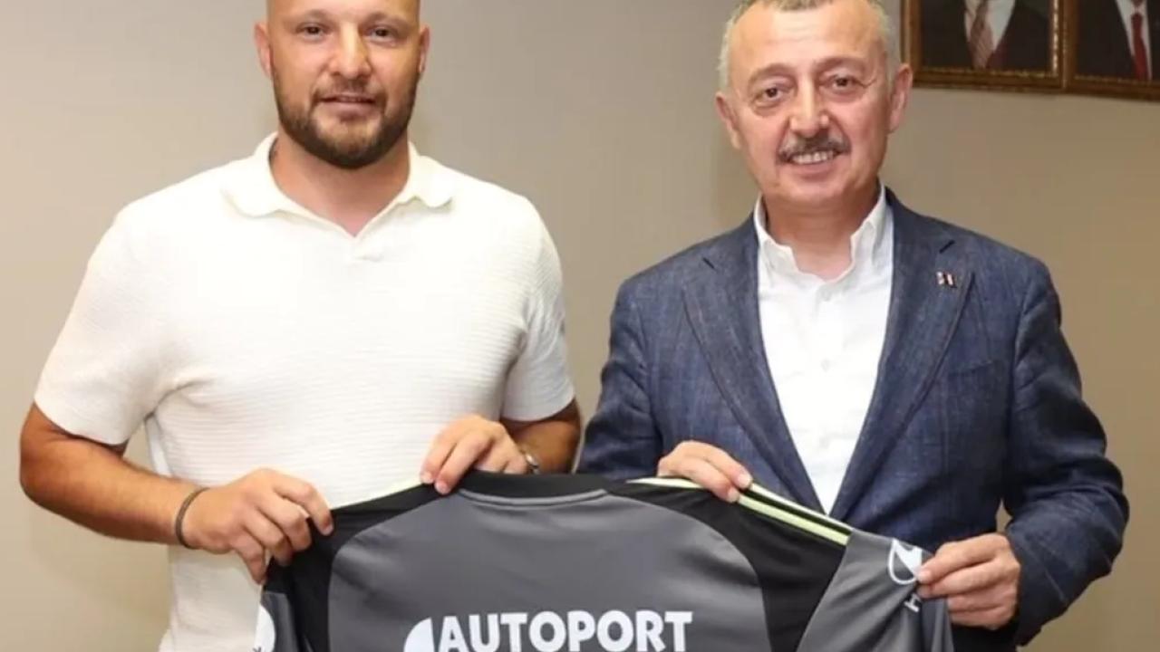 Kocaelispor'un kaptanı formasını Başkan Büyükakın’