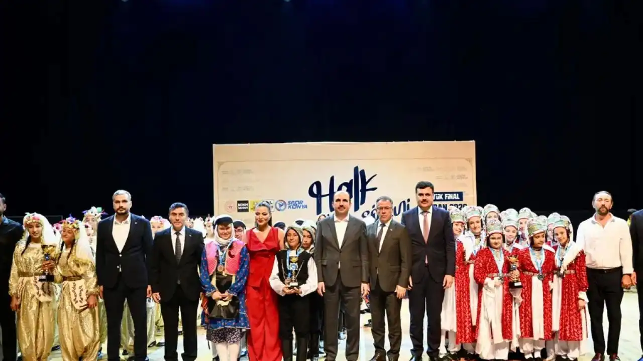 Konya Büyükşehir’den Halk Oyunları Şöleni finali