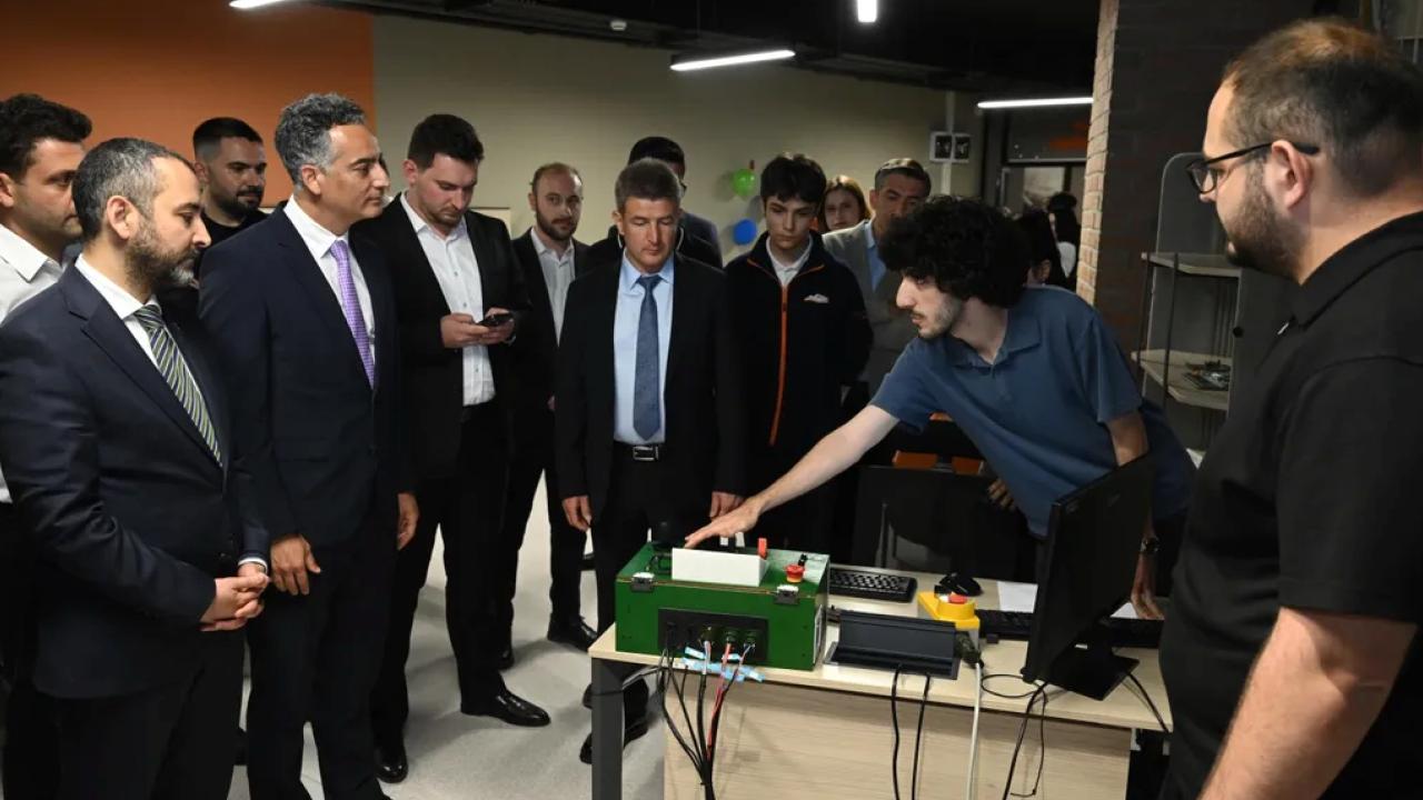 Konya'da 'EngıneerHub'ta geleceğin mühendisleri sertifikalandı