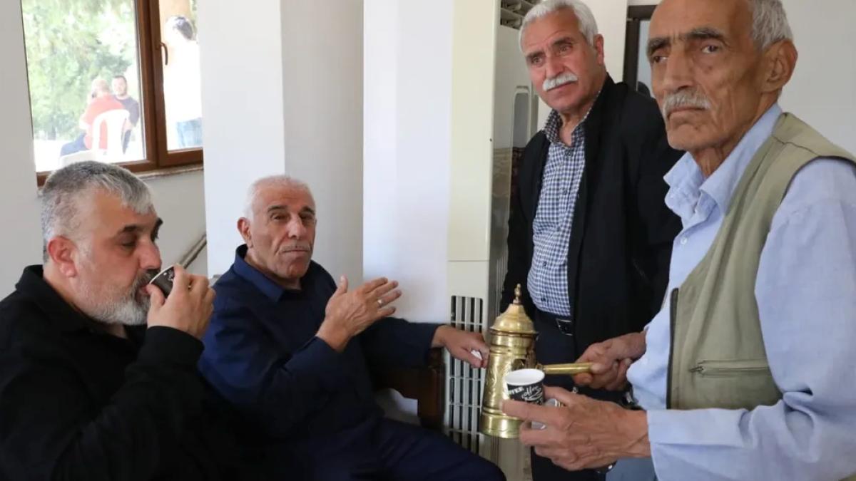 Mardinli Veysi Usta 64 yıldır acıyı tatlıyı mırra 