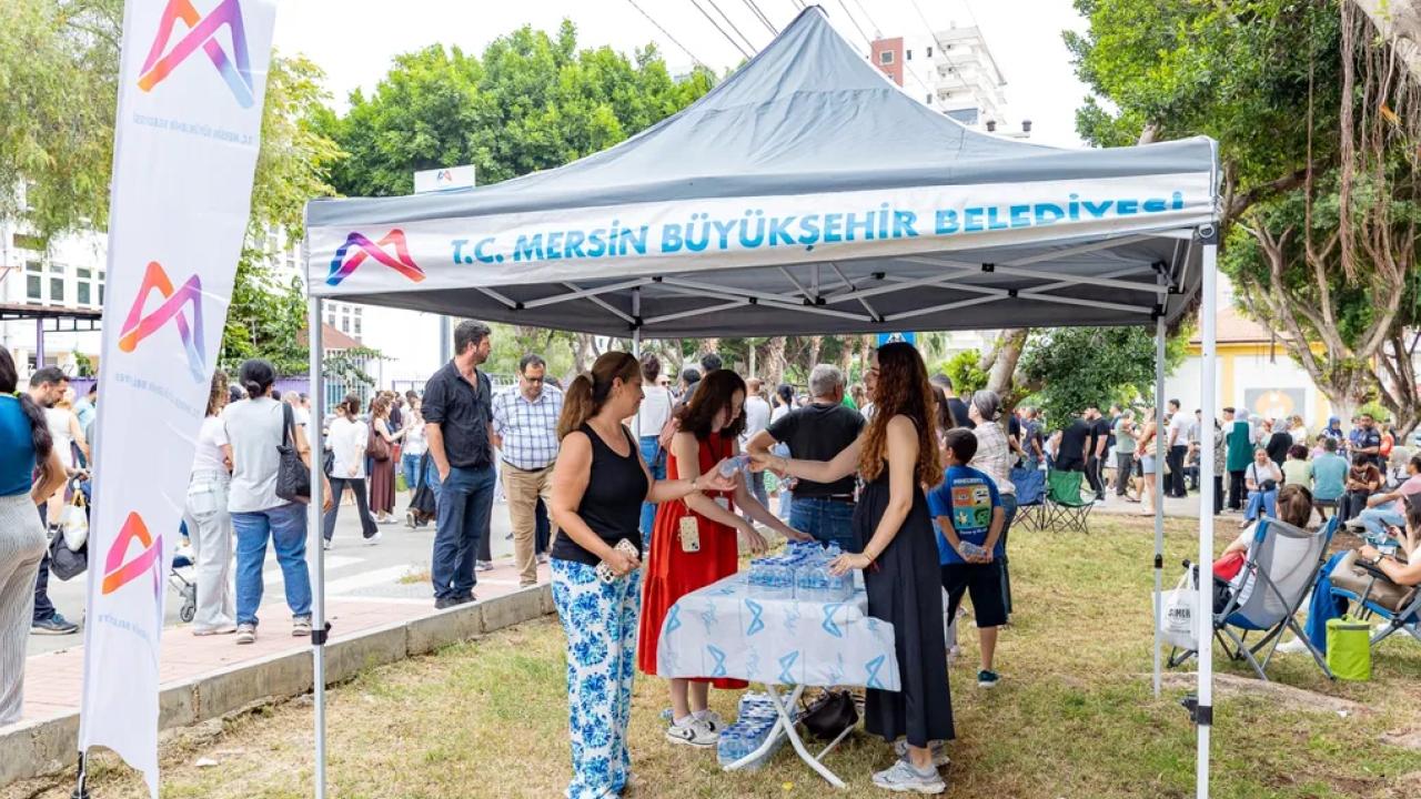 Mersin Büyükşehir öğrencileri ve ailelerini LGS günü de yalnız bırakmadı