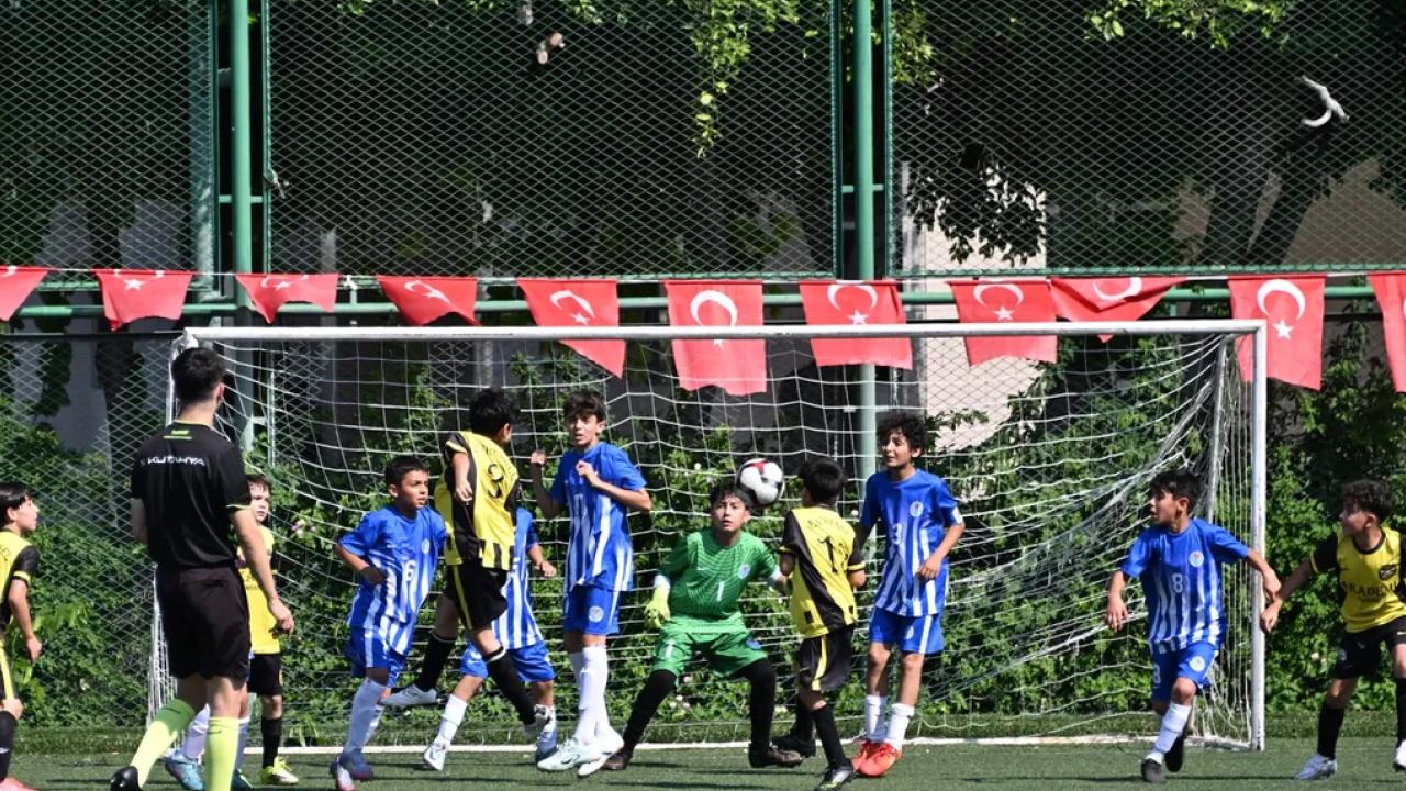 Mersin’de Çocuk Futbol Şenliği devam ediyor