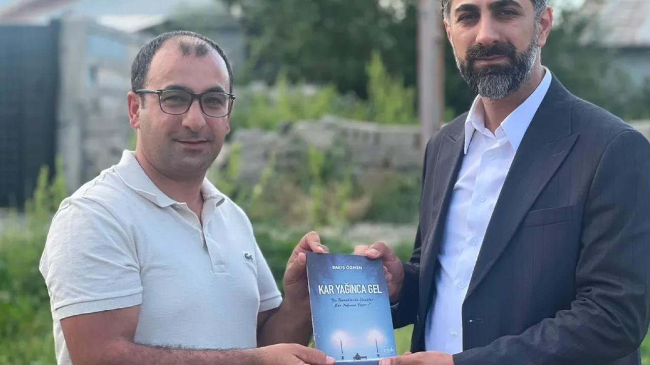 Ömer Tahtalı’dan Barış Özmen’in şiir kitabına destek