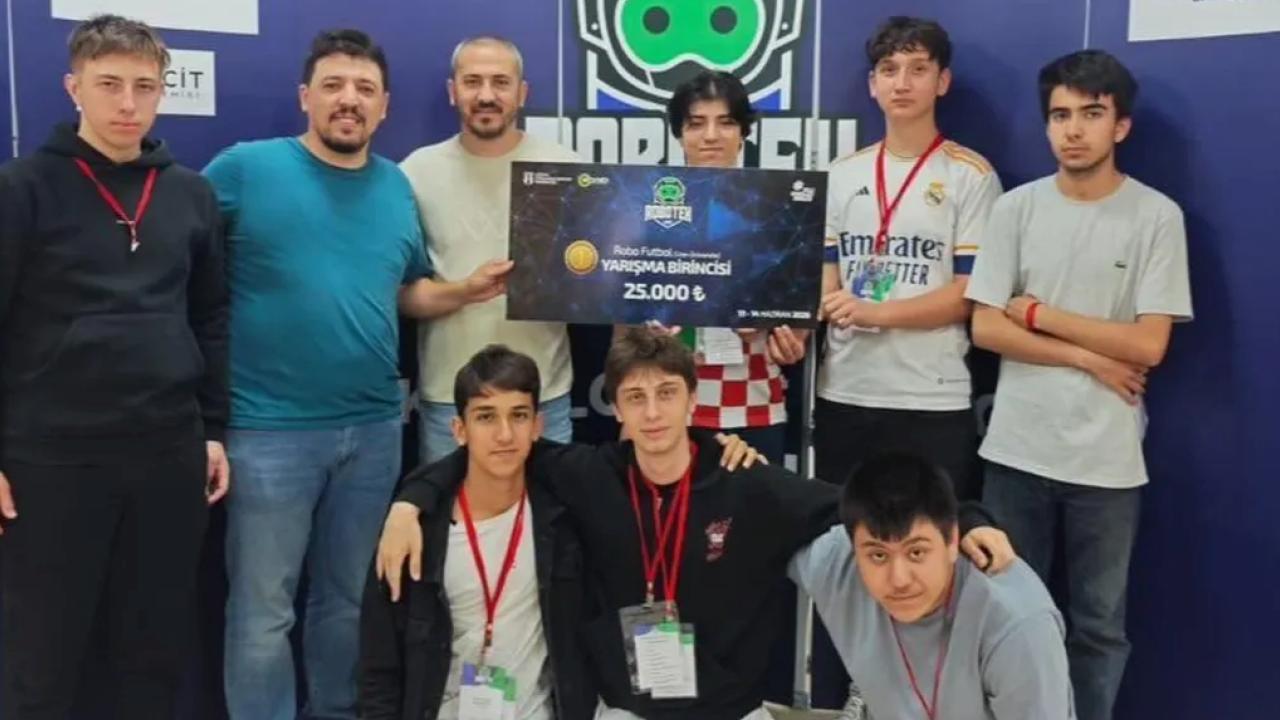 Sakarya Karasulu öğrencilerden Robotek’te çifte Türkiye derecesi