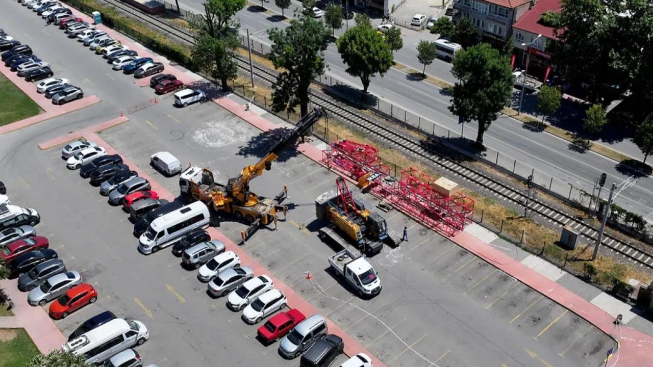 Sakarya’da tarihi gün Dev vinçlerin kurulumu başladı