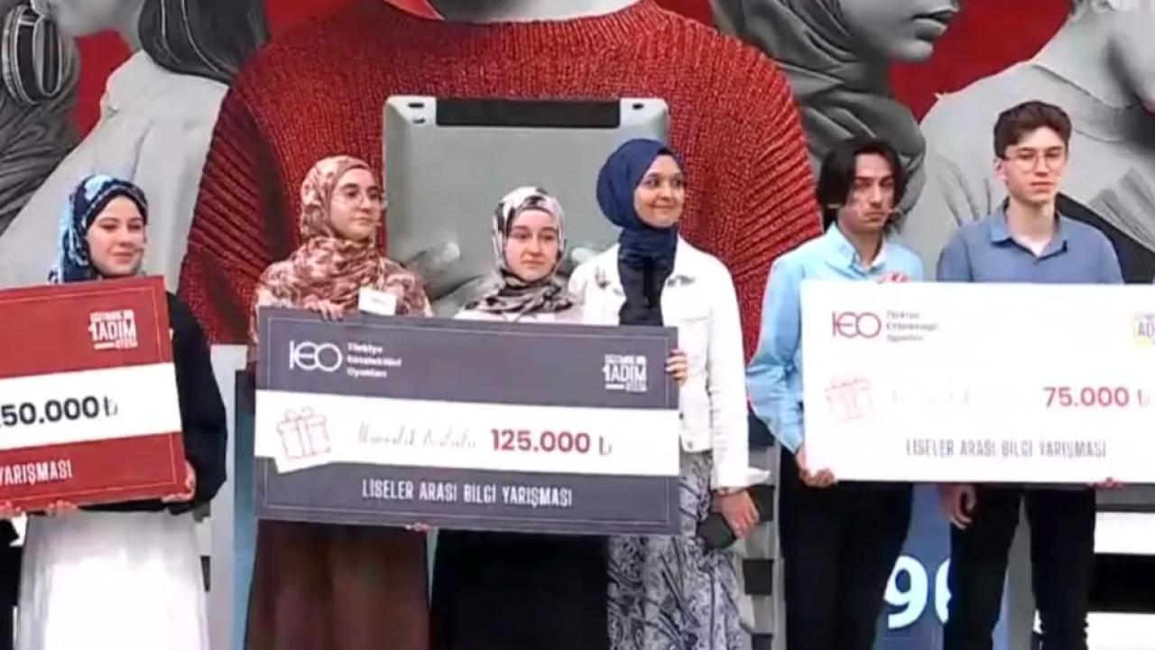 Sakaryalı öğrenciler Türkiye Entelektüel Oyunları’nda Türkiye ikincisi oldu