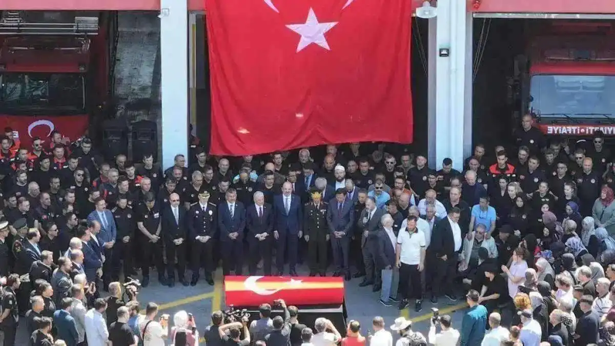 Şehit itfaiye eri Mehmet Tekeli son yolculuğuna uğ