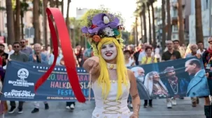 20. Uluslararası Halk Dansları Festivali kortejle başladı
