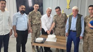 Batman Sason'da şehit ailelerinden Jandarma'ya anlamlı ziyaret