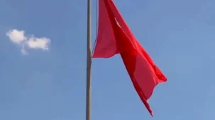Ceylanpınar'da yıpranan Türk bayrağı yenilendi