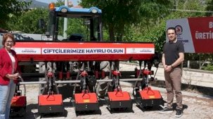 Denizli'de Bozkurtlu üreticilere çapa makinesi desteği
