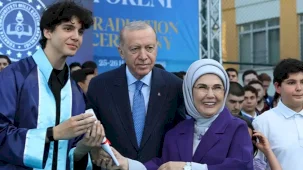 Erdoğan torununa diplomayı verdi