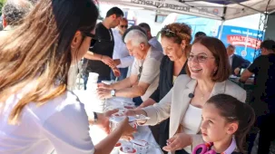 İstanbul Maltepe'de binlerce kişiye aşure dağıtıldı