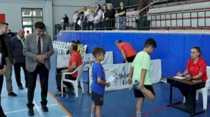 Kütahya'da Başkan Kahveci’den Spor Ortaokulu ve Lisesi’ne ziyaret