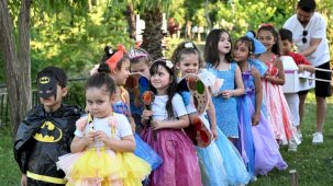 Manisa'da atıklar minik ellerde sanata dönüştü
