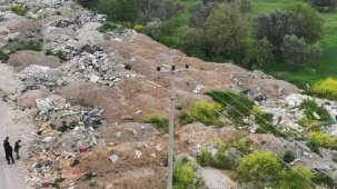 Manisa'da kaçak moloz dökülen alanlar temizlendi