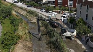 Manisa’da sulama kanalında kapsamlı temizlik