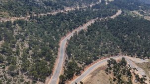 Mersin Büyükşehir, Gülnar’da 5 mahallenin yolunu genişletti