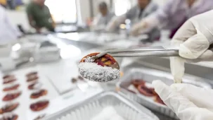 Mersin’de kan portakalı çikolatayla buluştu