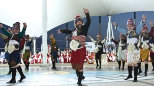Sakarya Bayraktepe’de Maarif Halk Dansları Şenliği büyük ilgi
