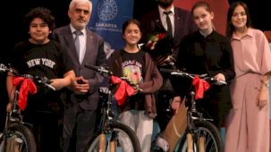 Sakarya'da bilim çocukları ödüllerine kavuştu