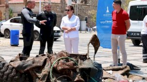 Yeni Foça’da ibretlik sergi! Denizden çıkanlar şaşırttı