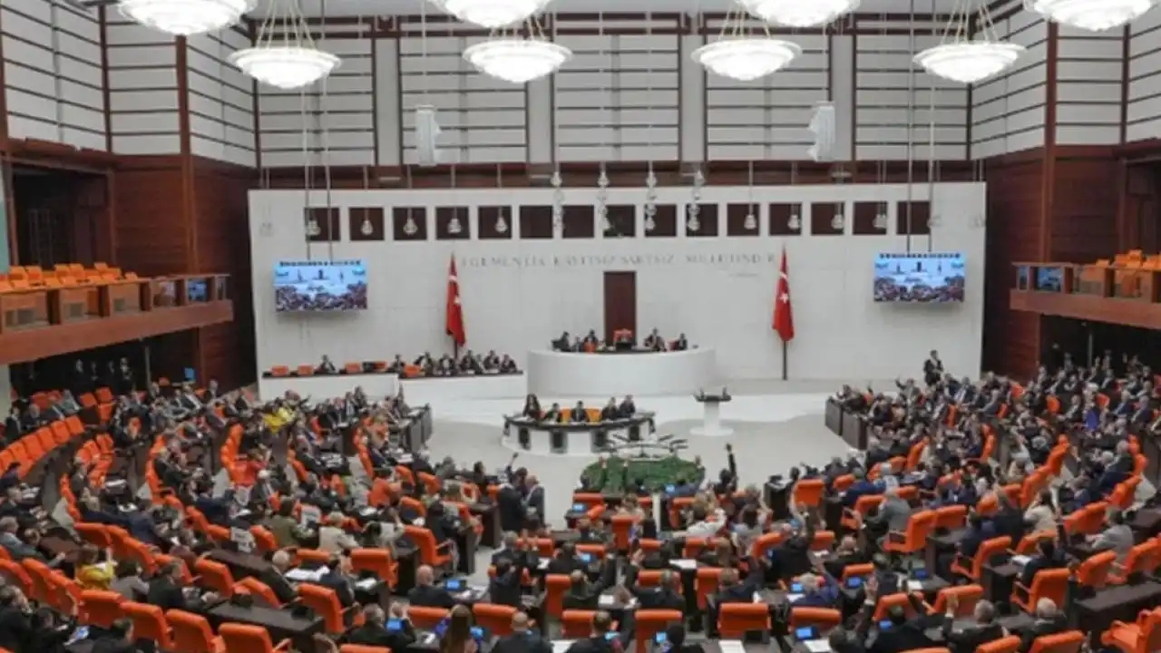 TBMM’de tartışmalı torba teklif mesaisi! Polis hakları, basın düzenlemesi ve orman alanları görüşülüyor
