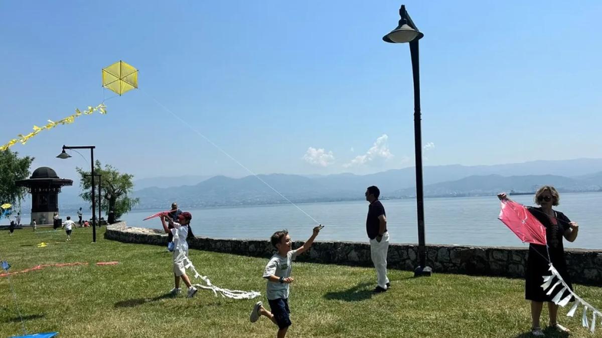 Uçurtmalar Kocaeli'den barışa uçtu