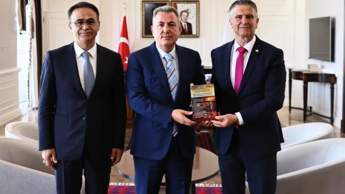 Vali Elban'a İzmir Eğitim Müfettişleri'nden 'Disiplin Soruşt