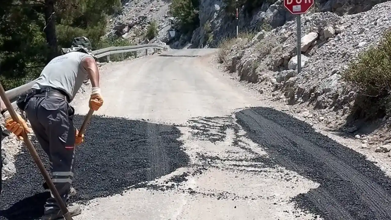 Alanya'da kırsal mahalle yollarına yaz bakımı