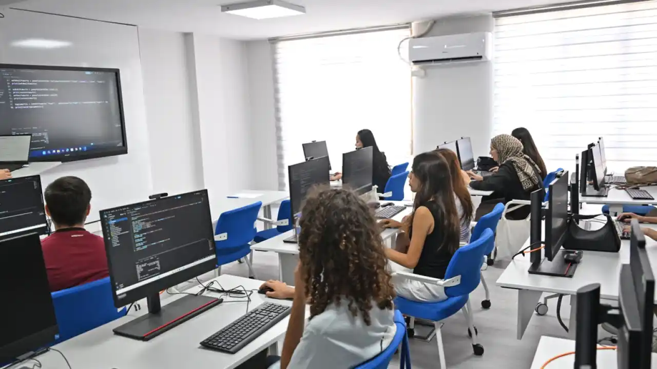 Antalya Dijital Gençlik Merkezi (DİGEM) açıldı