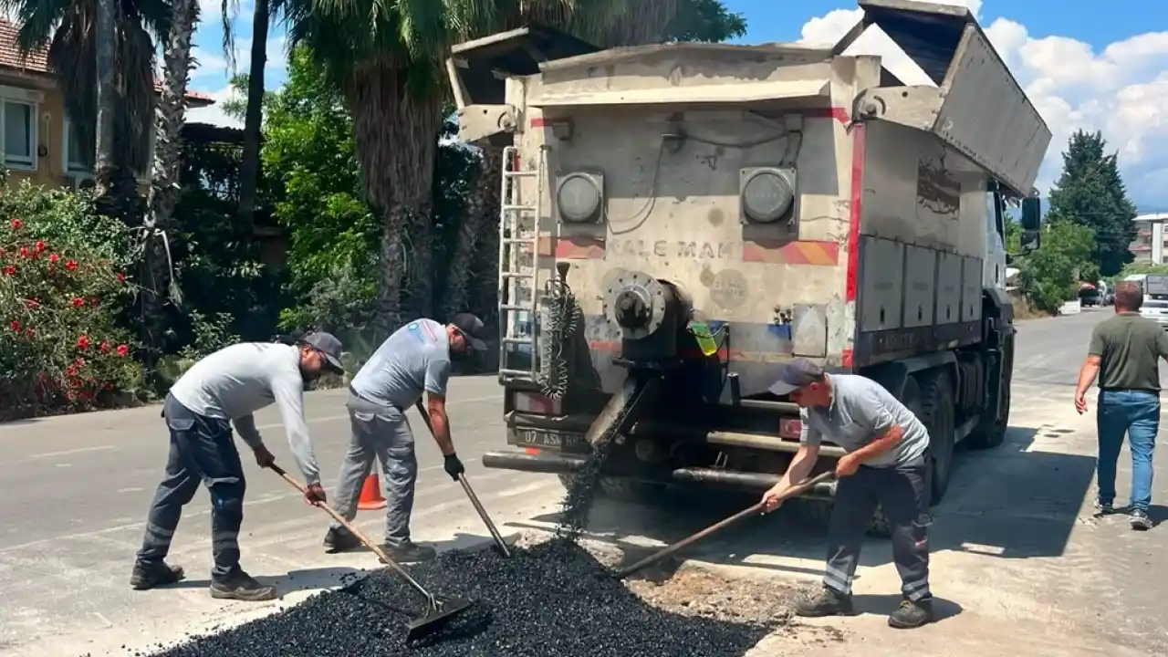 Antalya Finike’de yollar yenileniyor