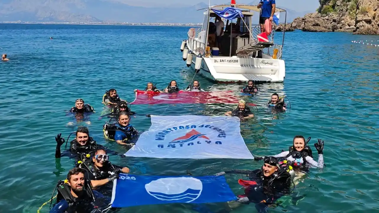 Antalya Muratpaşa'da Erenkuş Plajı'nda deniz dibi temizliği