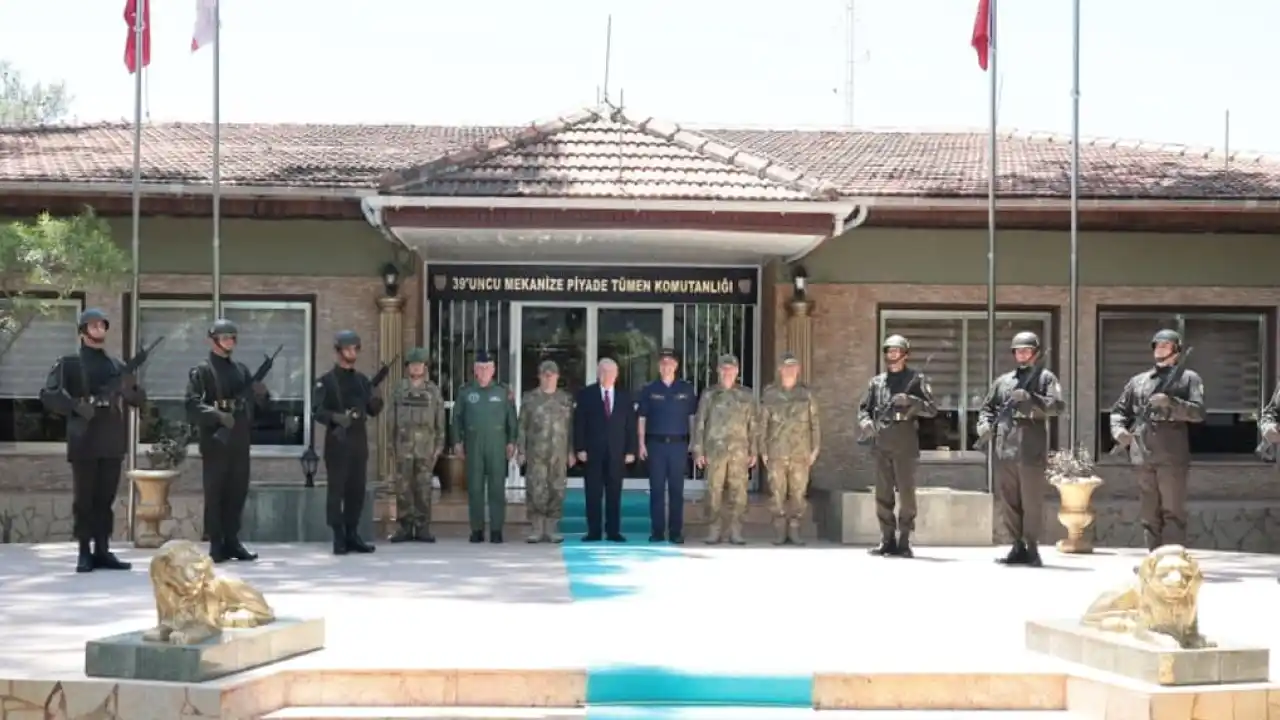 Bakan Güler'den KKTC'deki 39'uncu Mekanize Piyade Tümen Komutanlığı'na ziyaret