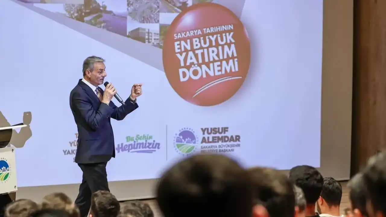 Başkan Alemdar Sakaryalı gençlerle AKM’de buluştu