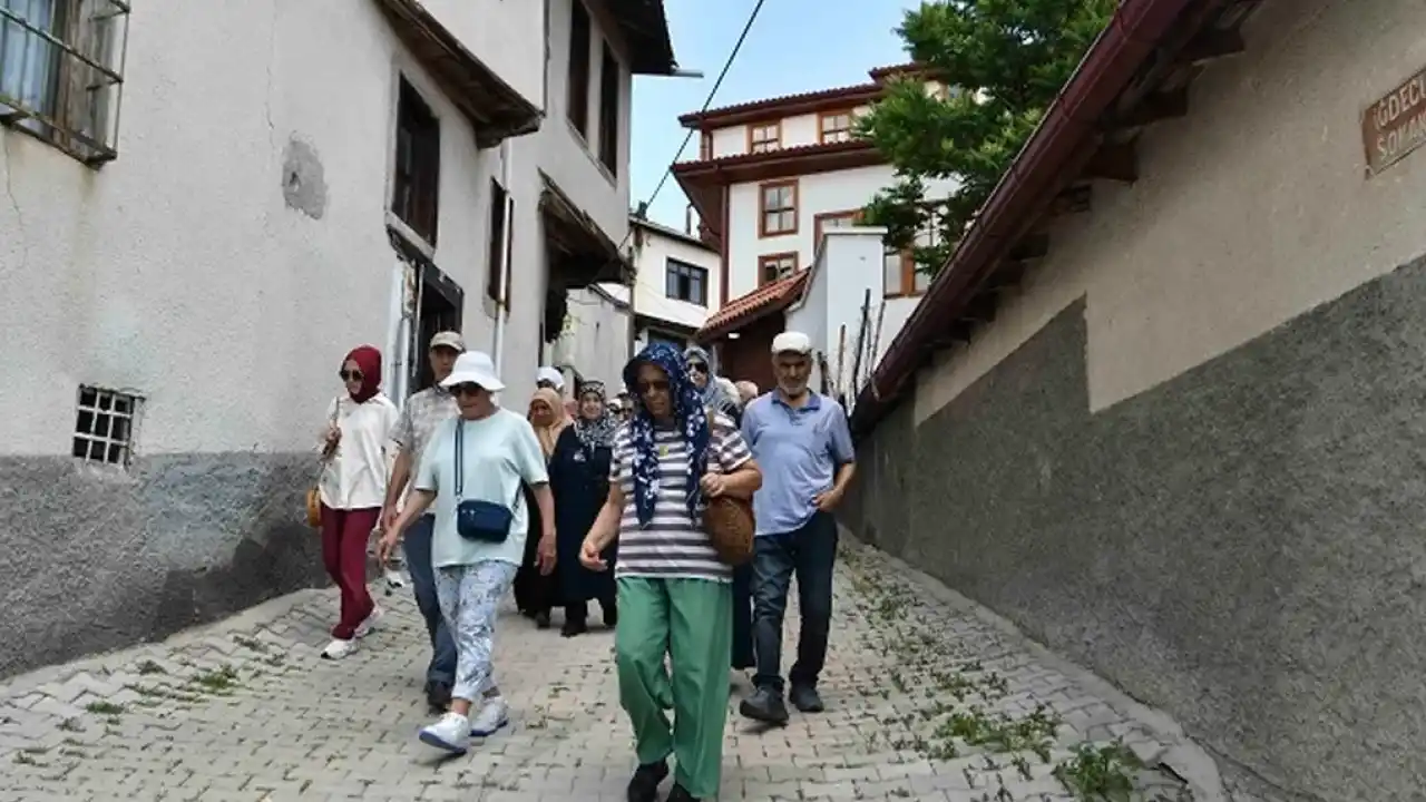 Başkentliler Ankara'yı ücretsiz 'Kent Gezileri'yle keşfediyor