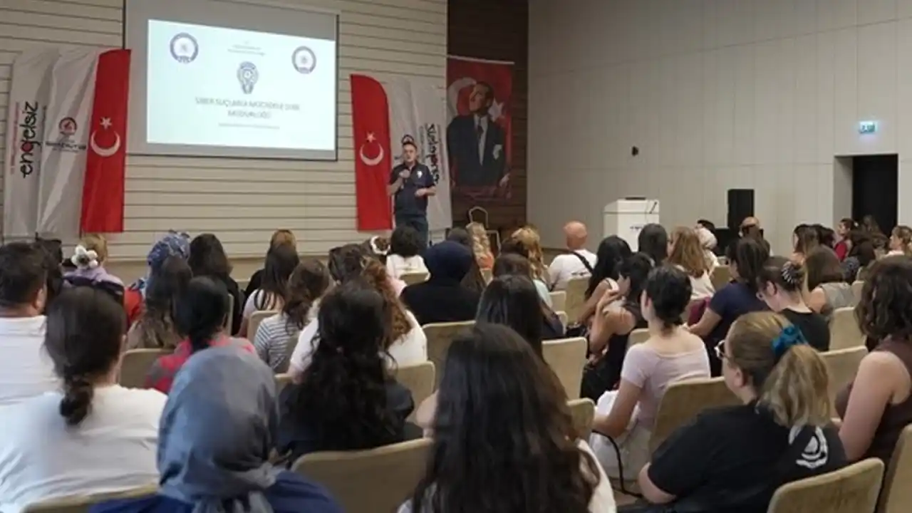 Denizli'de bağımlılık ve siber suçlarla mücadele ele alındı