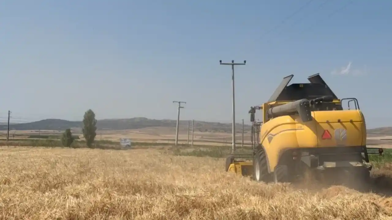 Eskişehir'de 77 tonluk arpa hasadı